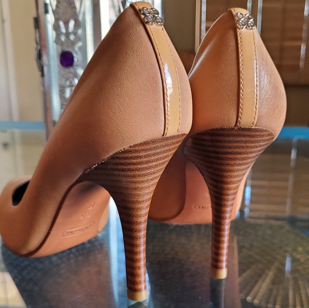COACH Ellin beige pumps sz 8.5 - Picture 3 of 8